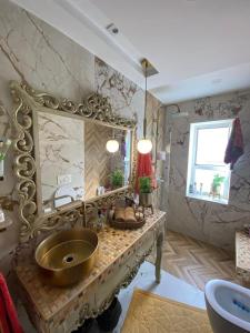 a bathroom with a sink and a large mirror at Luxueux appartement avec une magnifique vue sur le fort in Kelibia +8 photos