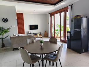 a living room with a table and chairs at villa nusantara ungasan in Uluwatu