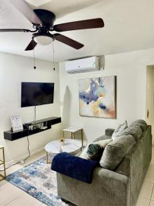 Gallery image of Blue Laventura condo near HWT in Kingston