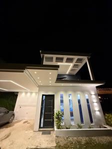 Imagen de la galería de Villa de lujo con piscina, jacuzzi y vista maravillosa, en El Peñol