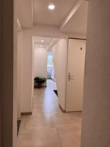 Φωτογραφία από το άλμπουμ του Traumhaft moderne Einzelzimmer mit Gemeinschaftsbad -WC in 78554 Aldingen σε Aldingen
