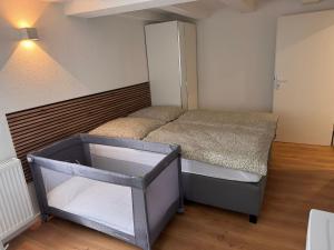 Ένα ή περισσότερα κρεβάτια σε δωμάτιο στο Traumhaft moderne Einzelzimmer mit Gemeinschaftsbad -WC in 78554 Aldingen +12 φωτογραφίες
