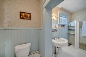 Gallery image of Marmora and Lake Inn Budget Rooms in Marmora