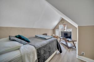 Gallery image of Marmora and Lake Inn Budget Rooms in Marmora +15 photos