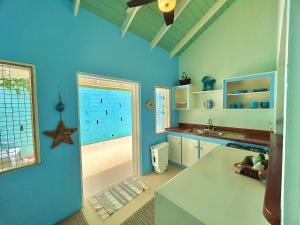 A kitchen or kitchenette at Aqua