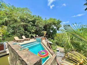 The swimming pool at or close to Aqua