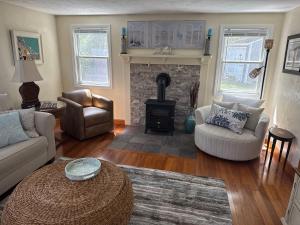 Afbeelding uit fotogalerij van Big Little Beach House in Sagamore Beach