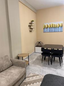 a living room with a couch and a table at Cosy, accessible, comme et sécure in Kinshasa