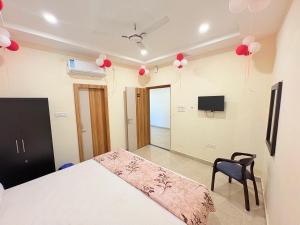 a bedroom with a bed and balloons on the wall at Maa Kushmanda Guest House in Varanasi +5 photos