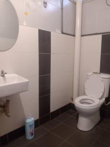 Ένα μπάνιο στο CAMELIA HOLIDAY APARTMENT