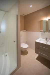 Gallery image of Le Cercle Chambres climatisées in Coligny