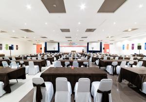a large banquet hall with tables and white chairs at HMB Guadalajara Centro in Guadalajara +51 photos