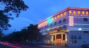 a building with a sign on the side of it at Vienna Hotel Guangdong Foshan Shunde Longjiang Material City in Shunde