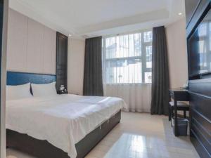 Postel nebo postele na pokoji v ubytování Super 8 Hotel Guiyang Qianling Park Ruijin North Road