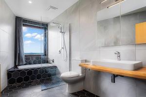 Un baño de Off-Grid Luxury - Soak In The View! 24 fotos más