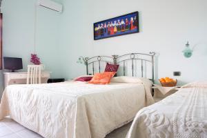 Giường trong phòng chung tại Baja Azzurra