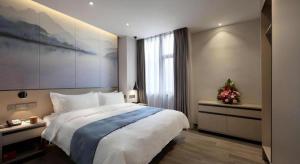 Postel nebo postele na pokoji v ubytování Shenzhen Hanyong Hotel Fuyong Branch