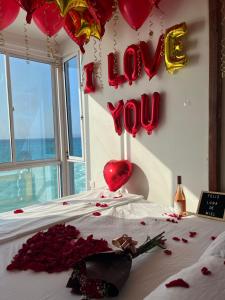 a bed with a bunch of red hearts and balloons at Roma apartamento in Playa Blanca