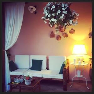 A seating area at Agriturismo Il Puntoncino