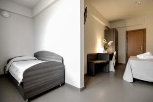 A bed or beds in a room at Hotel Crystal