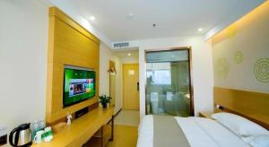 TV a/nebo společenská místnost v ubytování GreenTree Inn Zhangjiagang Yangshe Old Street Stadium