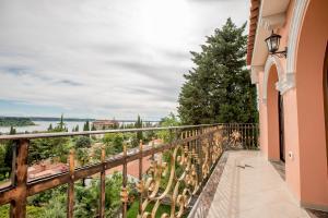 A balcony or terrace at Apartments Leonarda