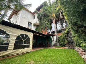 a house with a tent in front of a yard at El Encanto Residence in Morelia
