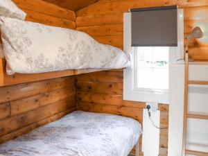 Postel nebo postele na pokoji v ubytování Babbling Brook Lodge