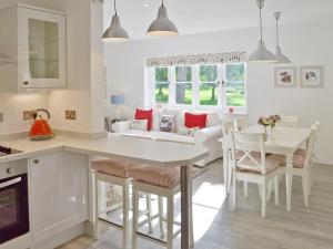 a kitchen and dining room with a table and chairs at Wishing Well Cottage in Mathon