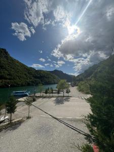 Fotografie z fotogalerie ubytování Guest House Besi v destinaci Fierzë