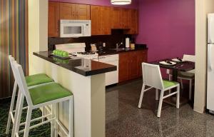 A kitchen or kitchenette at 7 Springs Inn & Suites