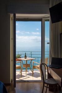 Nespecifikovaný výhled na moře nebo výhled na moře při pohledu z hotelu