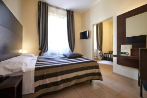 Postel nebo postele na pokoji v ubytování Hotel Cosimo de' Medici