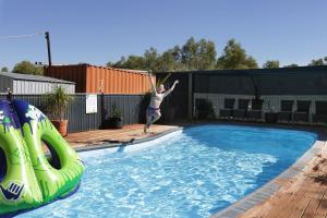 
The swimming pool at or near AAOK Moondarra Accommodation Village
