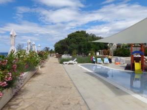 Swimmingpoolen hos eller tæt på Villa Ana