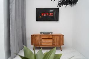 Et tv og/eller underholdning på Surga Homes In Kuta, Lombok + 10 billeder