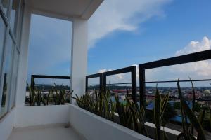 Balkon atau teras di OS Hotel Airport Batam