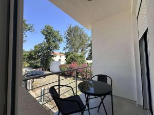 Balkoni atau teres di GIS Villa