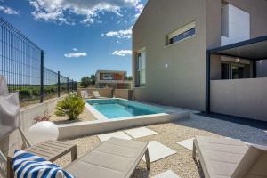 Bazén v ubytování Rest Nest with Private Pool nebo v jeho okolí