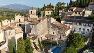 an aerial view of a village with a church at Le Mûrier in Vaison-la-Romaine
