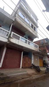 Το κτήριο όπου στεγάζεται  το διαμέρισμα +6 φωτογραφίες