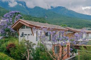 Nespecifikovaný výhled na hory nebo výhled na hory při pohledu z hotelu