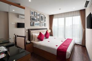 Postel nebo postele na pokoji v ubytování Golden Moon Suite Hotel & Travel