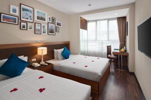 Postel nebo postele na pokoji v ubytování Golden Moon Suite Hotel & Travel