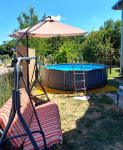 Piscina de la sau aproape de Kuca - STUDIO