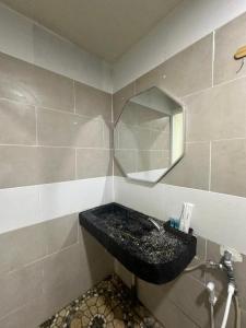 Ένα μπάνιο στο Grand Line Hotel Semporna