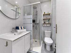 Vonios kambarys apgyvendinimo įstaigoje City Center - Magnificent Apartment - Cozy - Wifi dar 9 nuotraukos