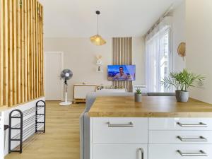 Televizorius ir (arba) pramogų centras apgyvendinimo įstaigoje City Center - Magnificent Apartment - Cozy - Wifi