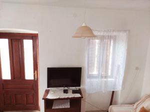 Televízia a/alebo spoločenská miestnosť v ubytovaní Holiday Home Tomislav