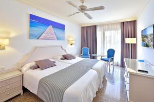 Posteľ alebo postele v izbe v ubytovaní Mac Puerto Marina Benalmádena + 35 fotografií